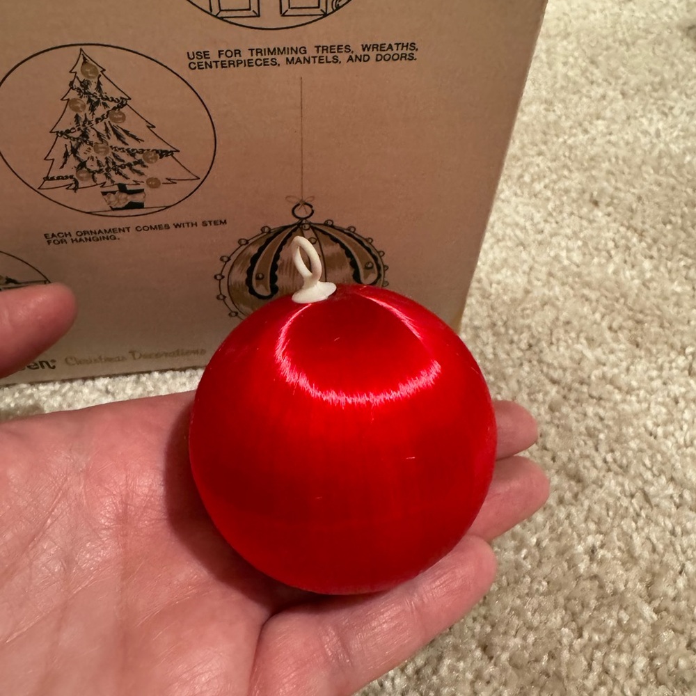 4 boxes Pyramid satin Red Unbreakable Holiday Ornaments mcm festive - Picture 5 of 8